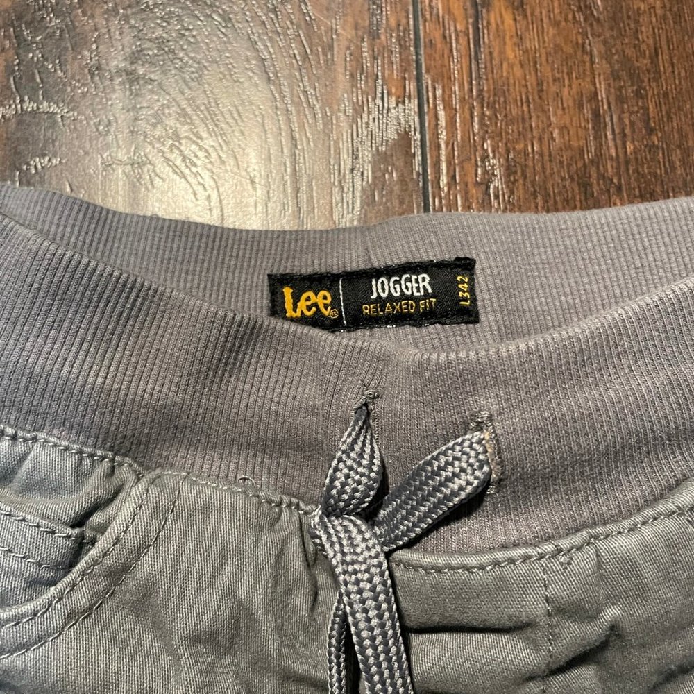 Four Pairs Long Pants Three Jeans and One Lee Joggers - Picture 9 of 10